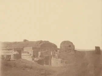 Überblick über einen nicht identifizierten Tempel